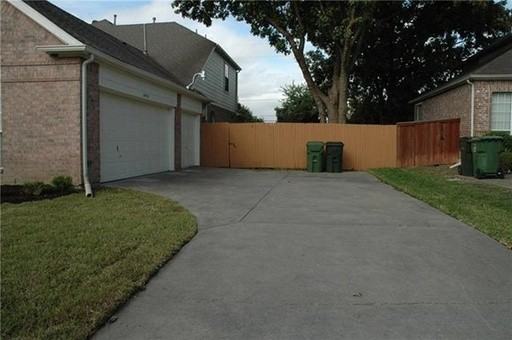 6929 Twin Ponds Dr - Photo 2 of 17