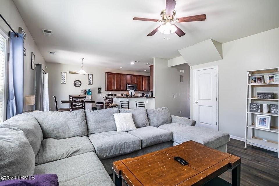 128 Patriot Court - Photo 3 of 15