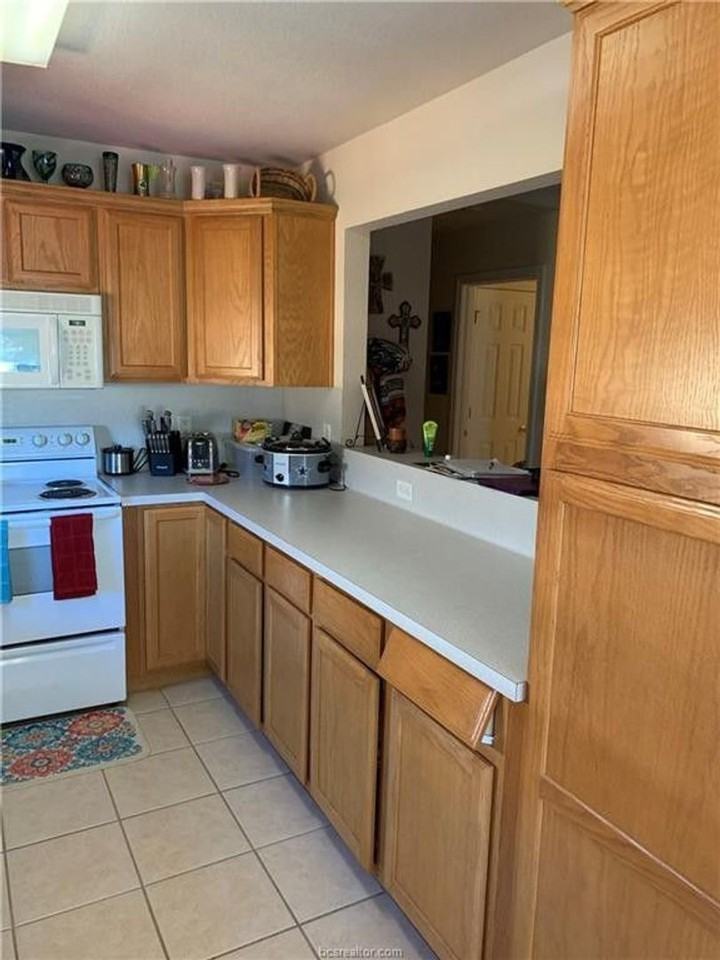 Roka Properties - Photo 3 of 7