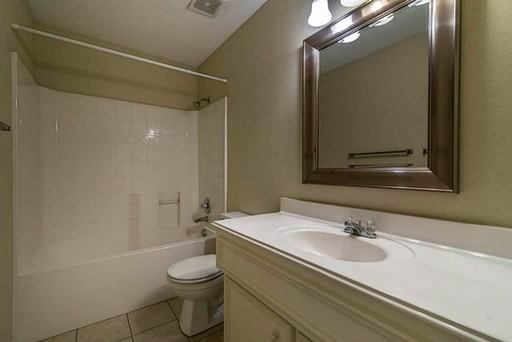 908 Schooner Cove Ln - Photo 2 of 8