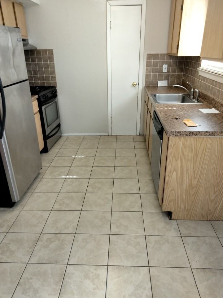 706 N Oaks Blvd #706 - Photo 4 of 9