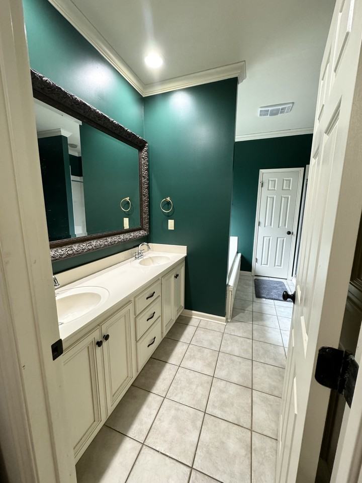 201 Rivergrass Dr #NA - Photo 3 of 12