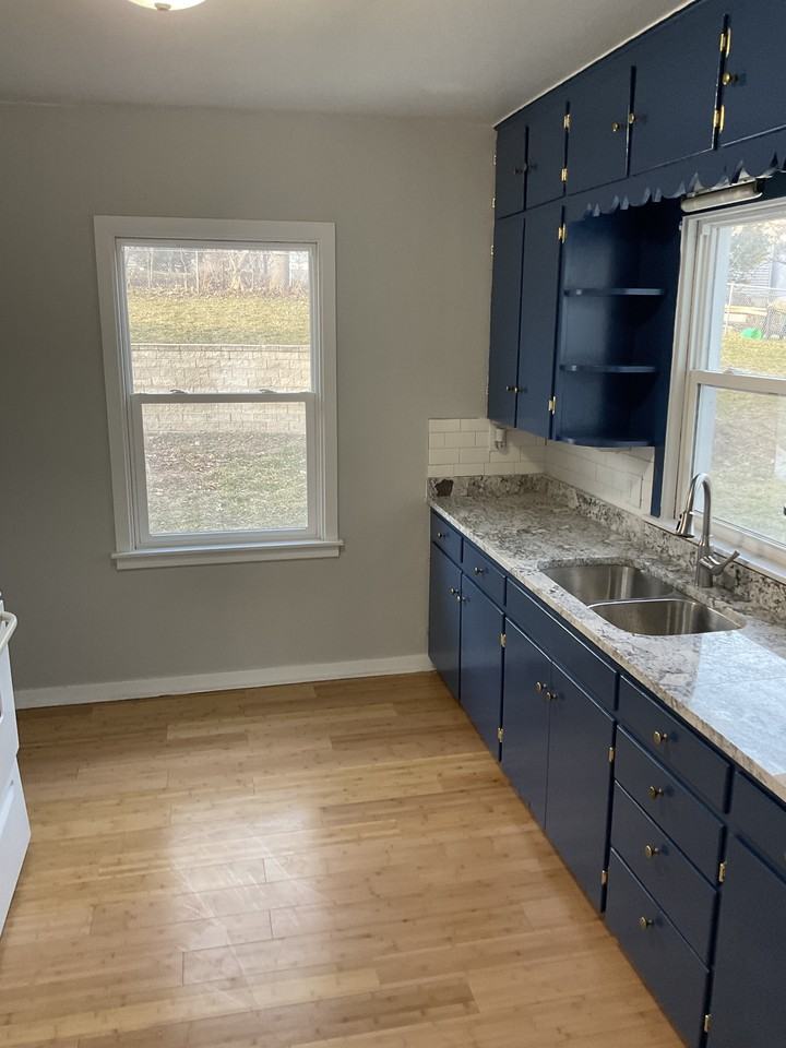 809 W 14th St #NA - Photo 3 of 36