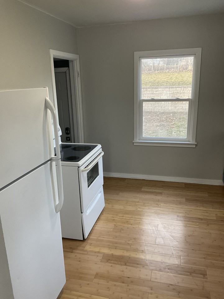 809 W 14th St #NA - Photo 5 of 36