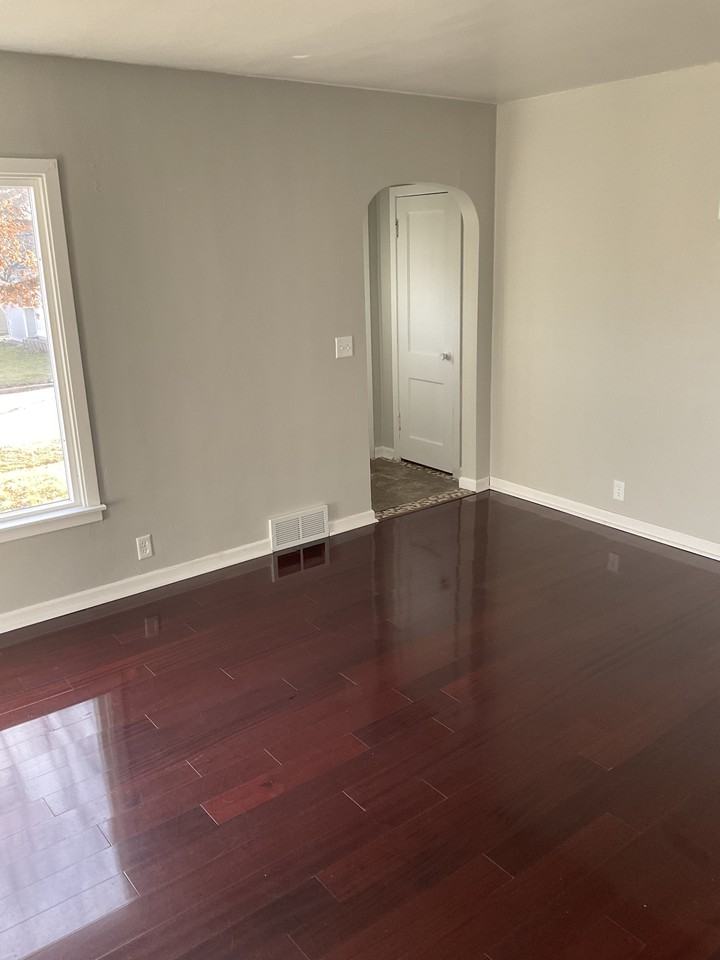 809 W 14th St #NA - Photo 6 of 36