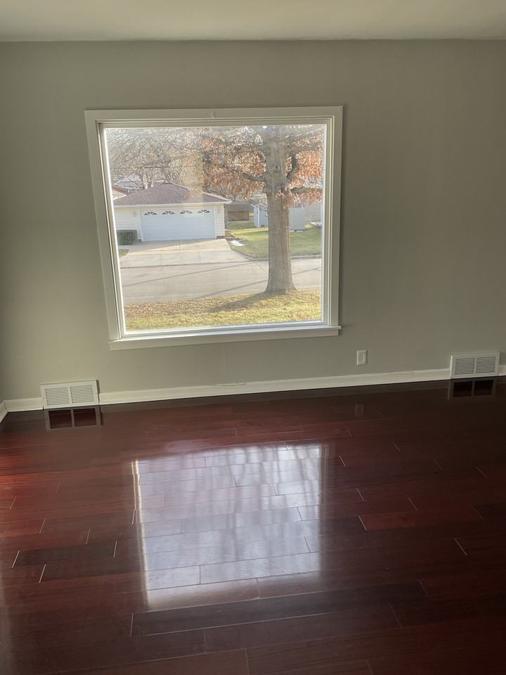 809 W 14th St #NA - Photo 7 of 36