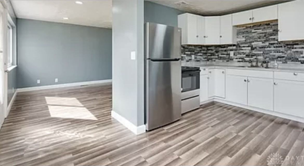 1621 Linnbrook Drive - Photo 2 of 5