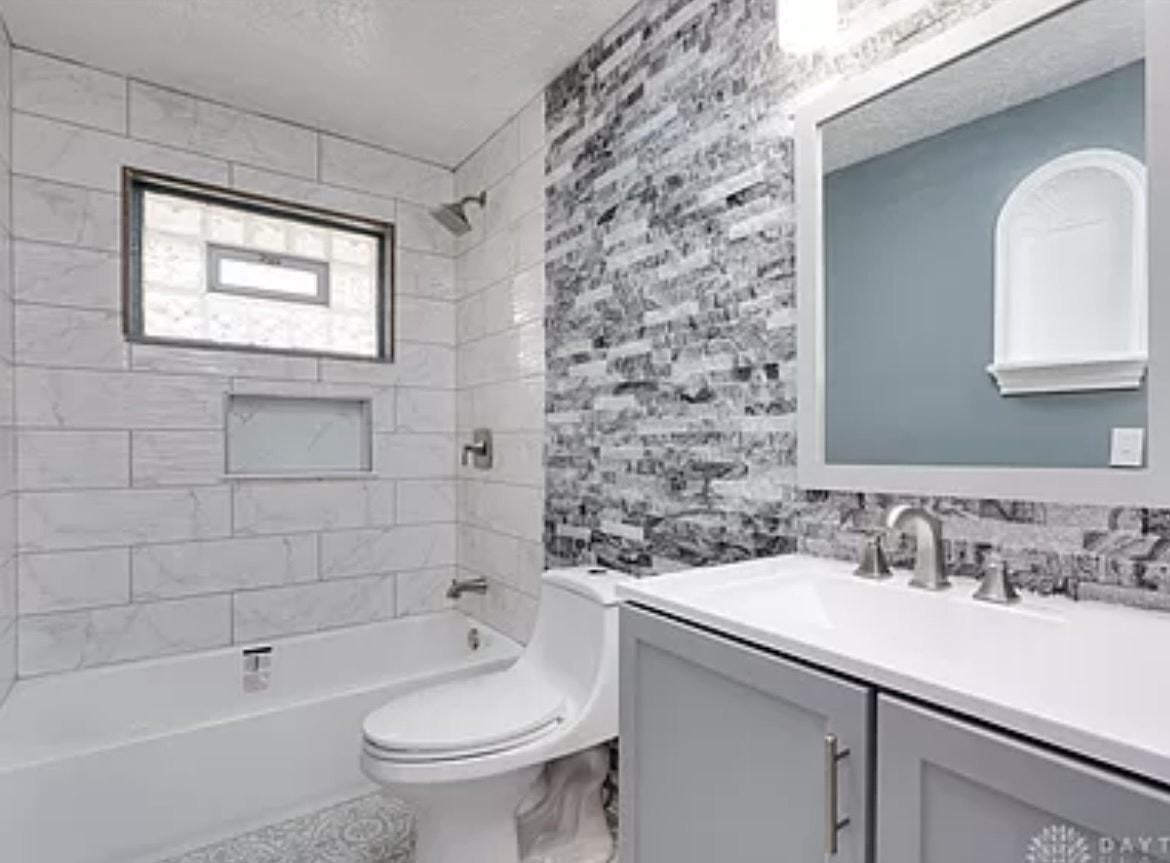 1621 Linnbrook Drive - Photo 3 of 5