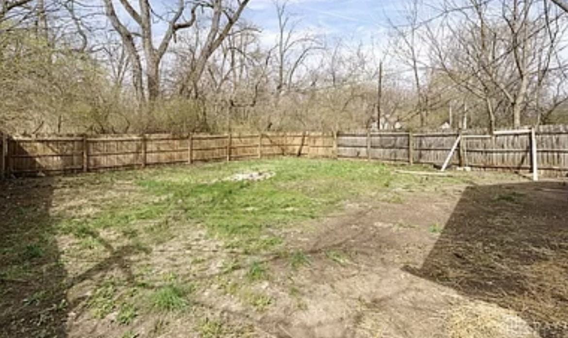 1621 Linnbrook Drive - Photo 4 of 5