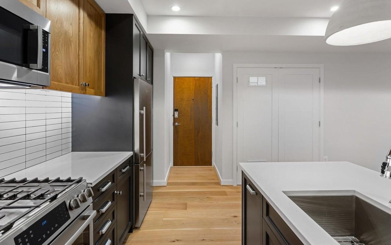 2248 Ontario Rd Nw #2 - Photo 3 of 31