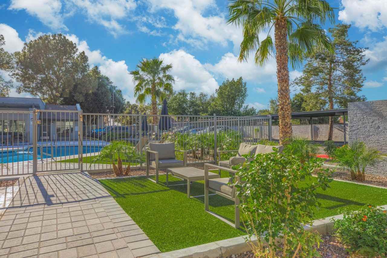 Vantage Point - Photo 7 of 50