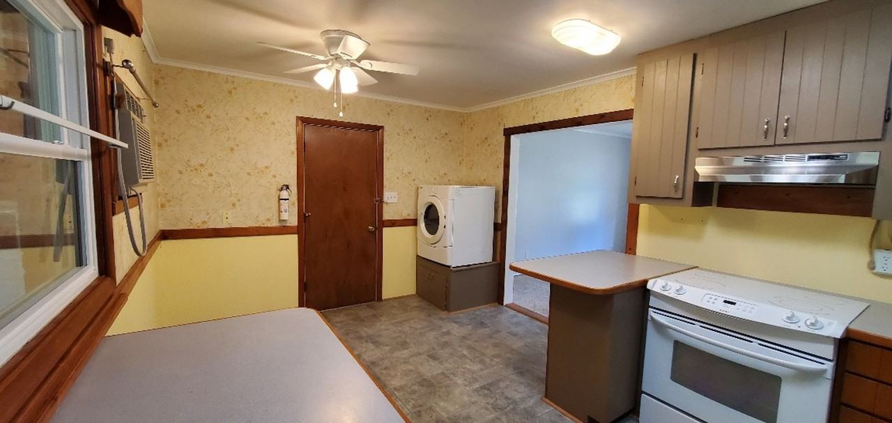 1618 Lexington Dr - Photo 4 of 18
