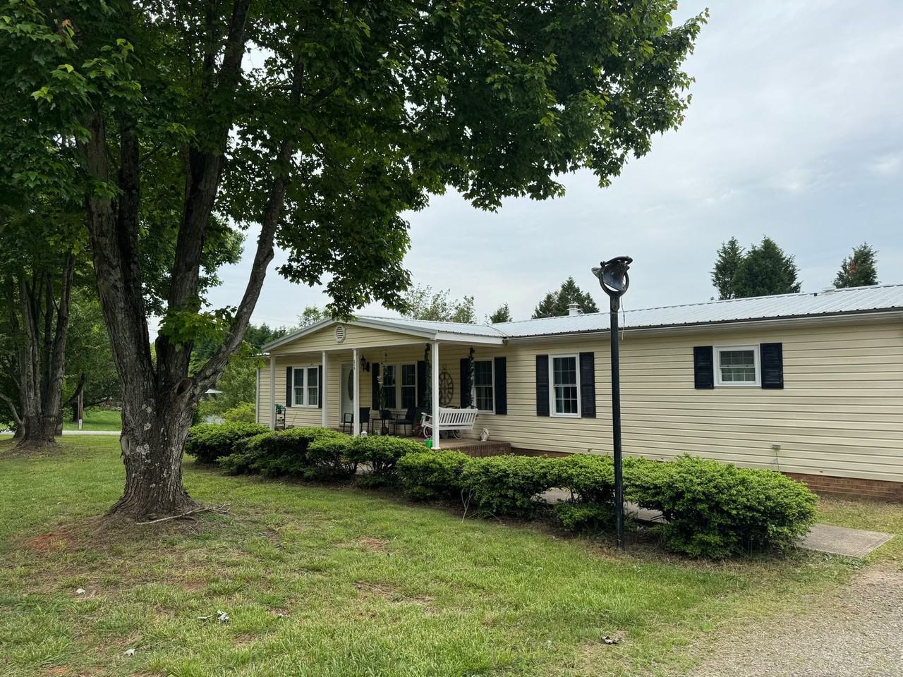 614 Mock Mill Rd - Photo 2 of 4