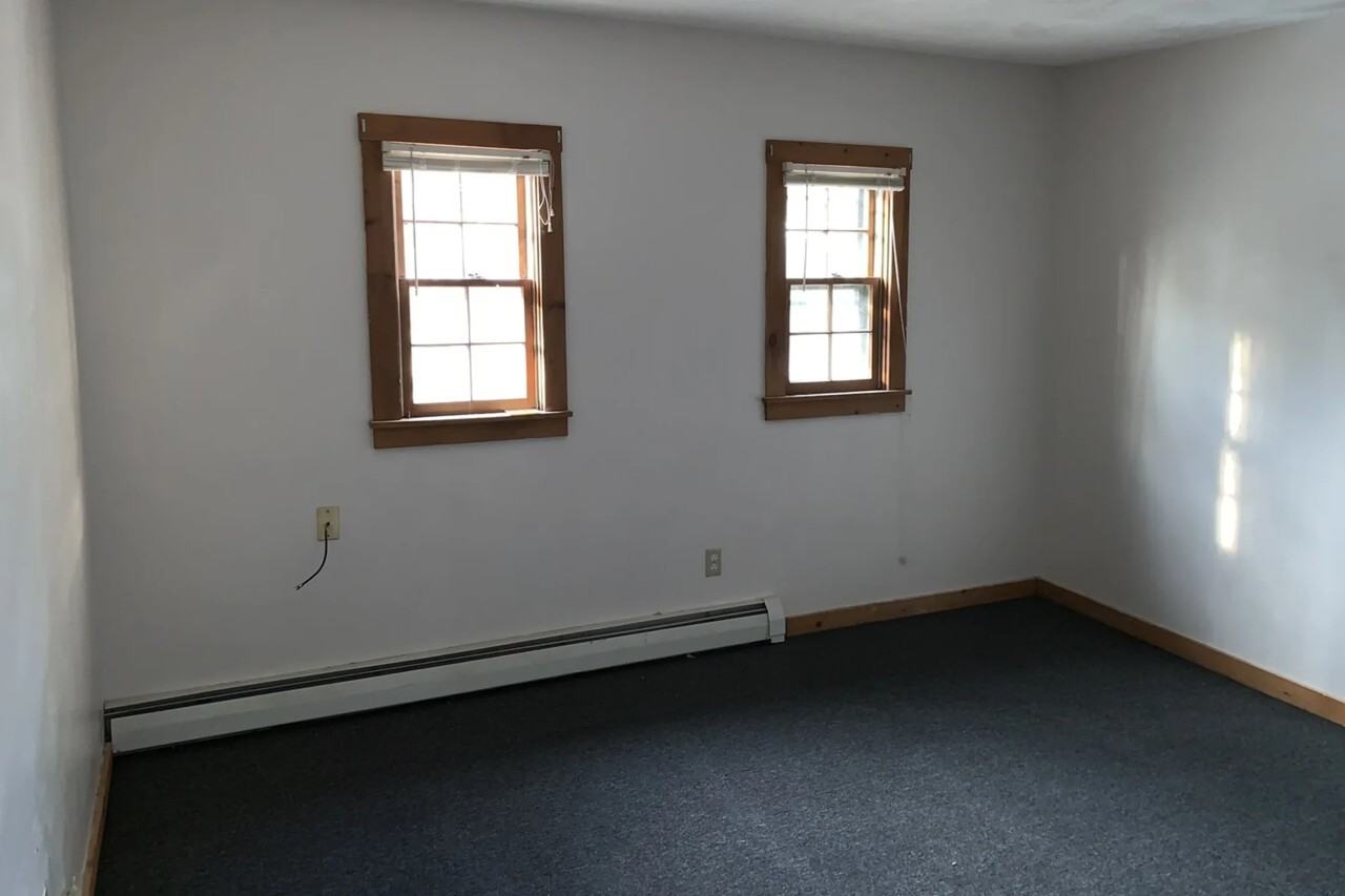 503 Tamworth Rd Apt 3 - Photo 2 of 2