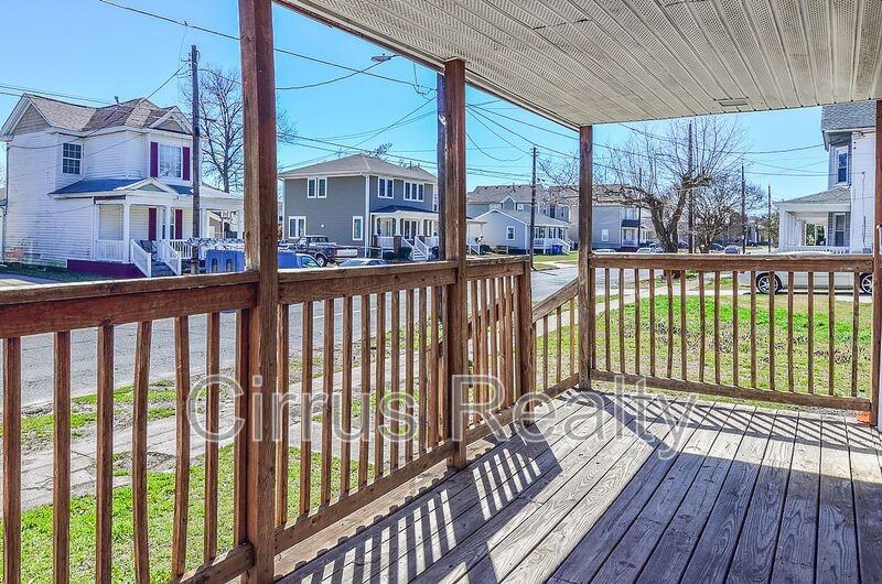 753 28th St #B - Photo 3 of 24