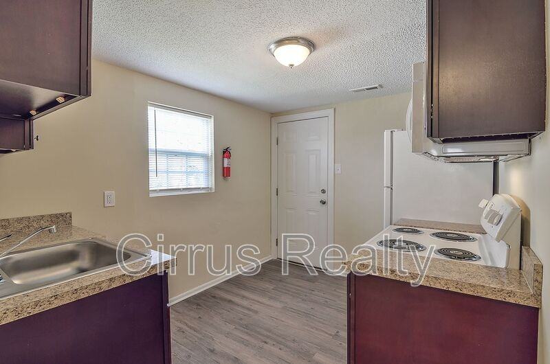 753 28th St #B - Photo 5 of 24