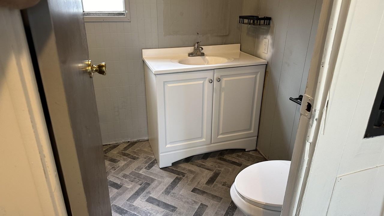 424 Dorley Dr - Photo 3 of 11