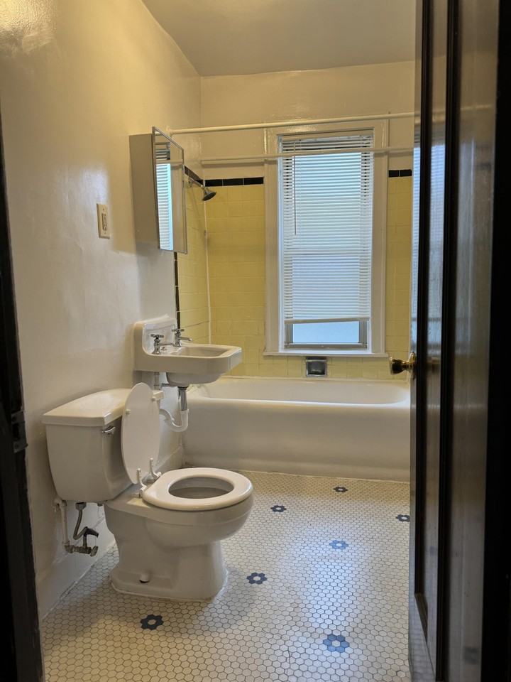 9002 S Aberdeen St #1 - Photo 3 of 6