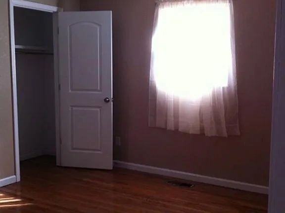 295 Lincoln Dr #NA - Photo 3 of 18