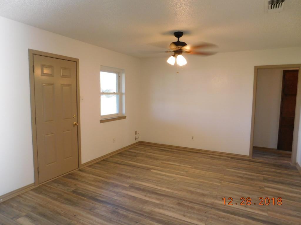 1010 Jackie Jo Ln - Photo 4 of 35