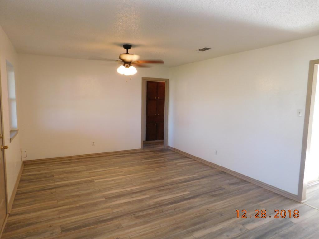 1010 Jackie Jo Ln - Photo 7 of 35