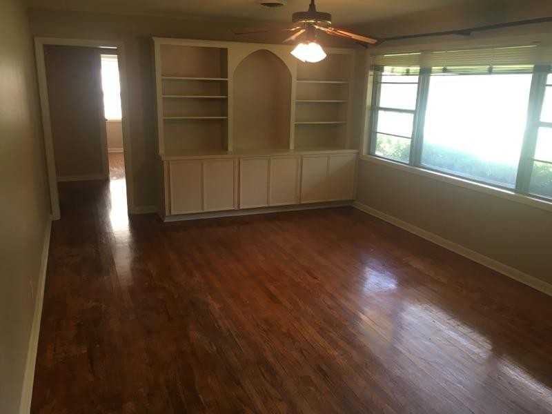 834 Natchez Street - Photo 3 of 8