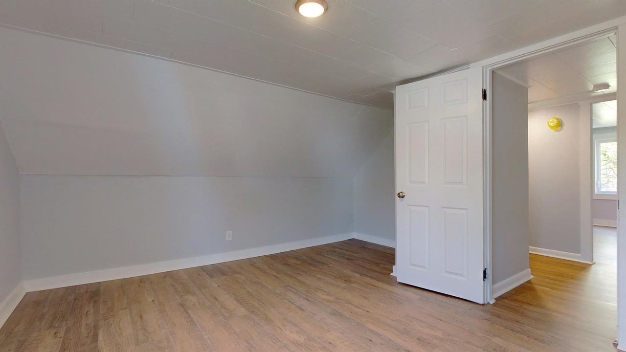 10 Riverbank Ct - Photo 3 of 40