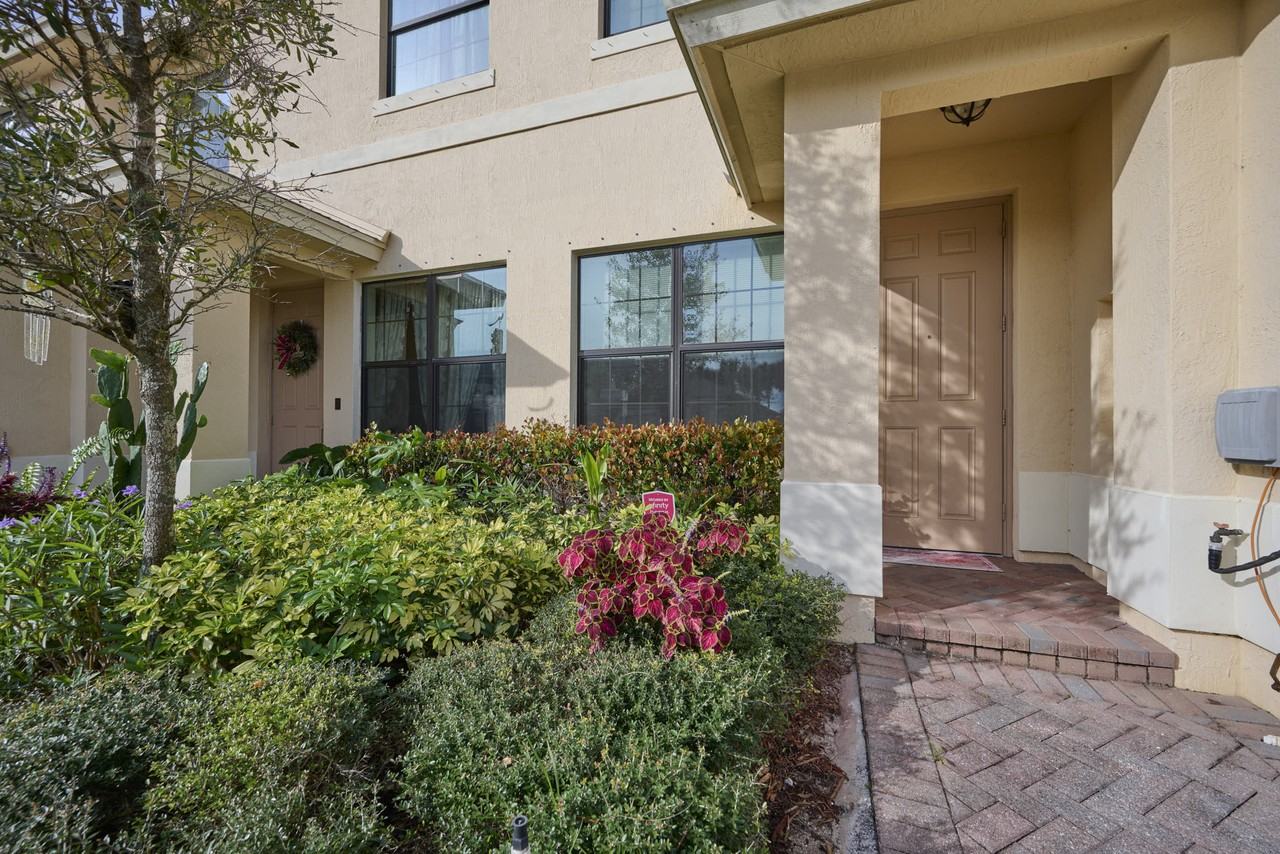 9880 E Villa Cir #1 - Photo 4 of 34