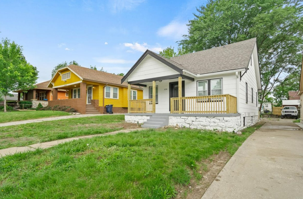 2206 Drury Ave - Photo 2 of 10