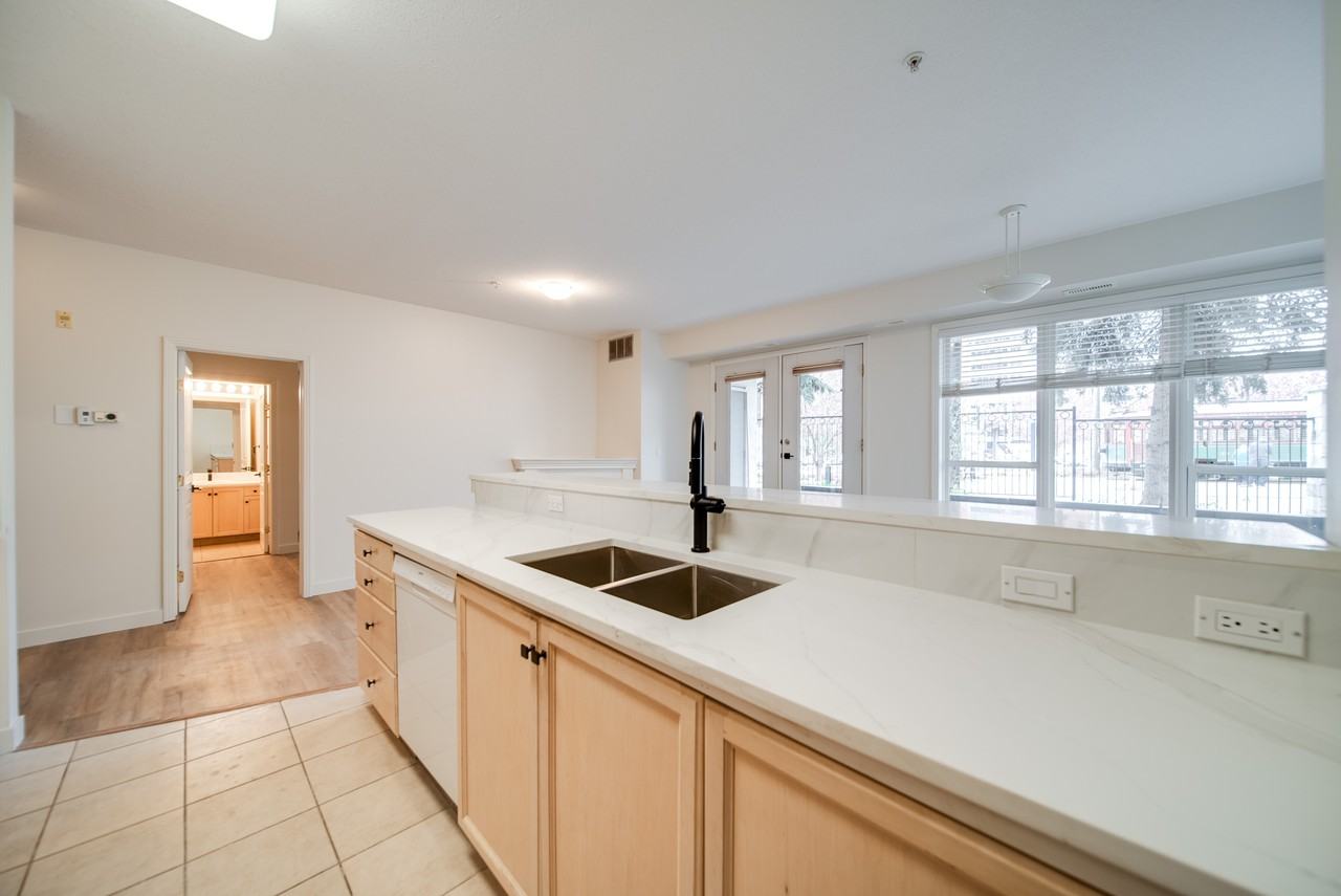 Grandin Gates - Photo 2 of 24