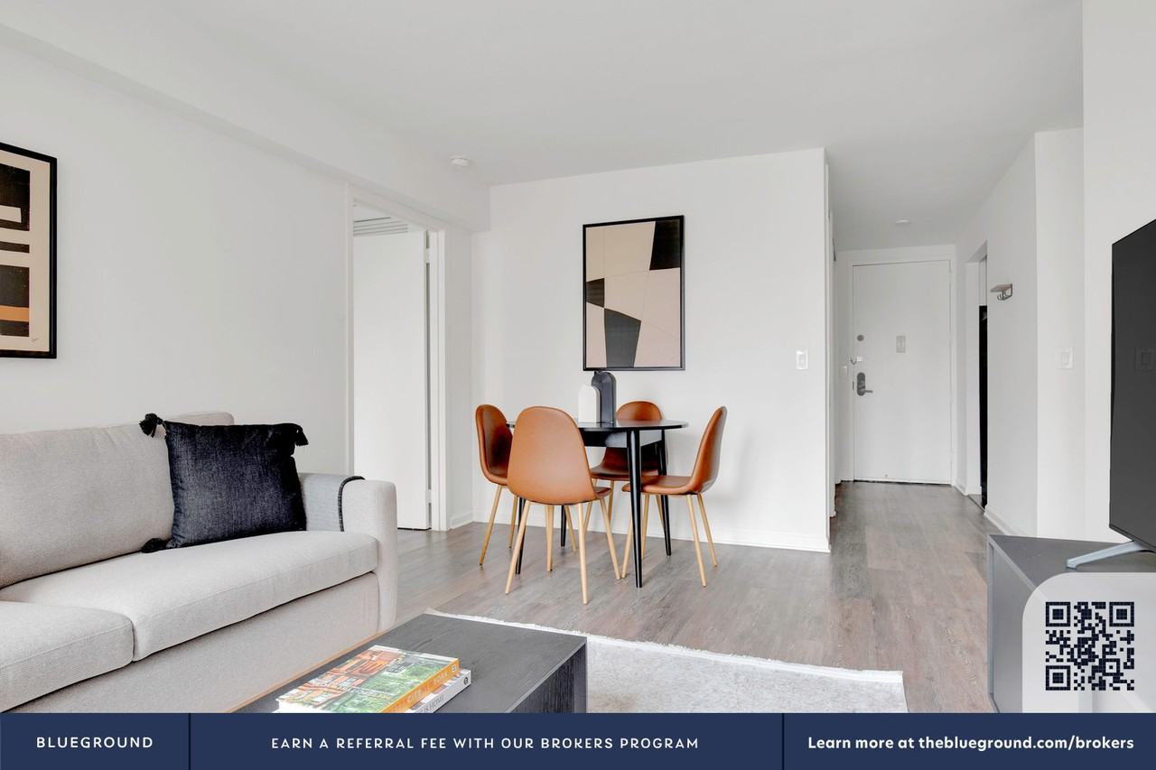 520 West 43rd Street - Photo 5 of 40