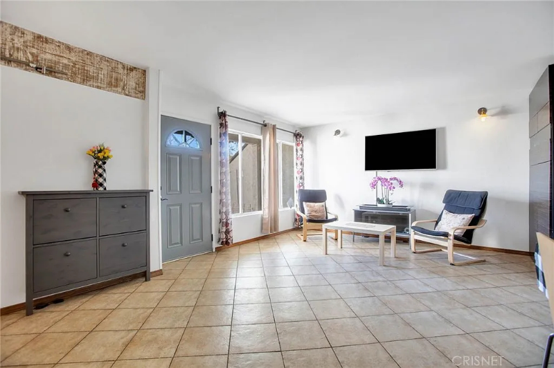 18521 Mayall St - Photo 3 of 10