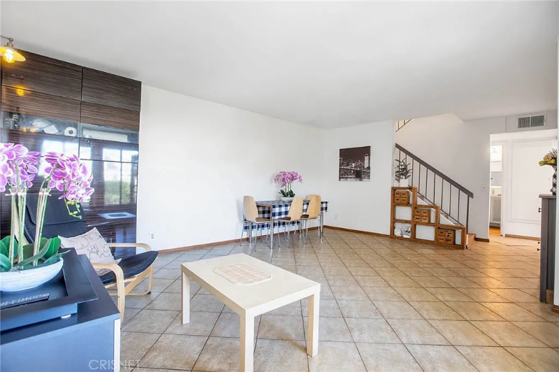 18521 Mayall St - Photo 4 of 10