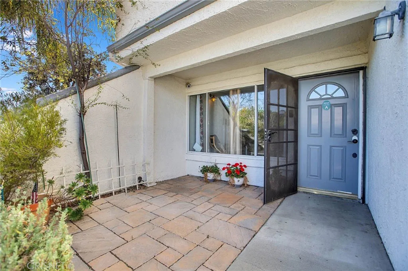 18521 Mayall St - Photo 6 of 10