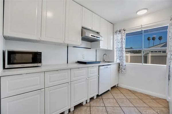 18521 Mayall St - Photo 7 of 10