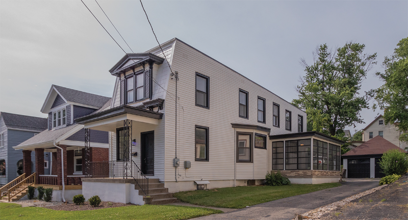 180 Meadow Ave - Photo 2 of 15