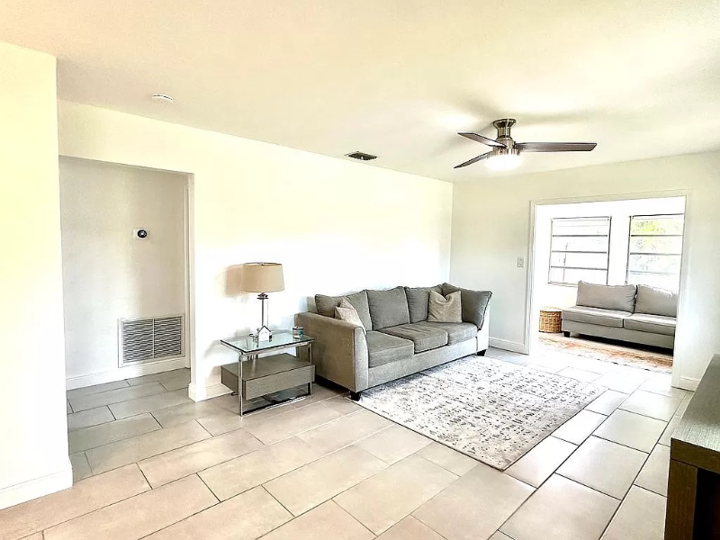 1657 Grace Ave - Photo 2 of 17