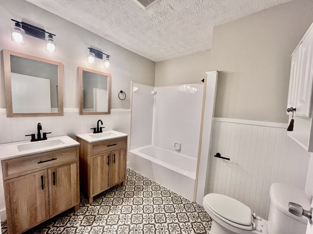 1518 Columbia Cir #NA - Photo 3 of 8