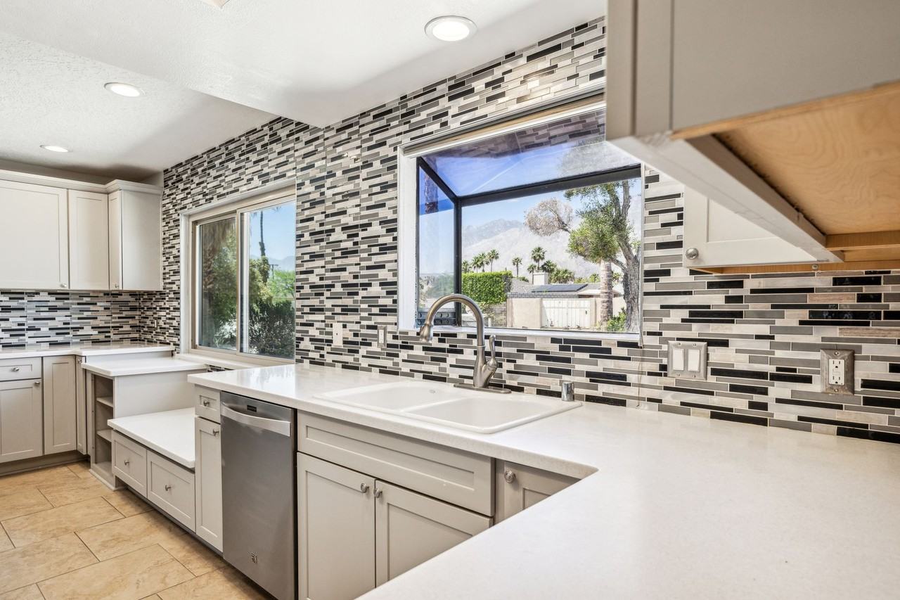 2140 Acacia Rd E - Photo 3 of 50