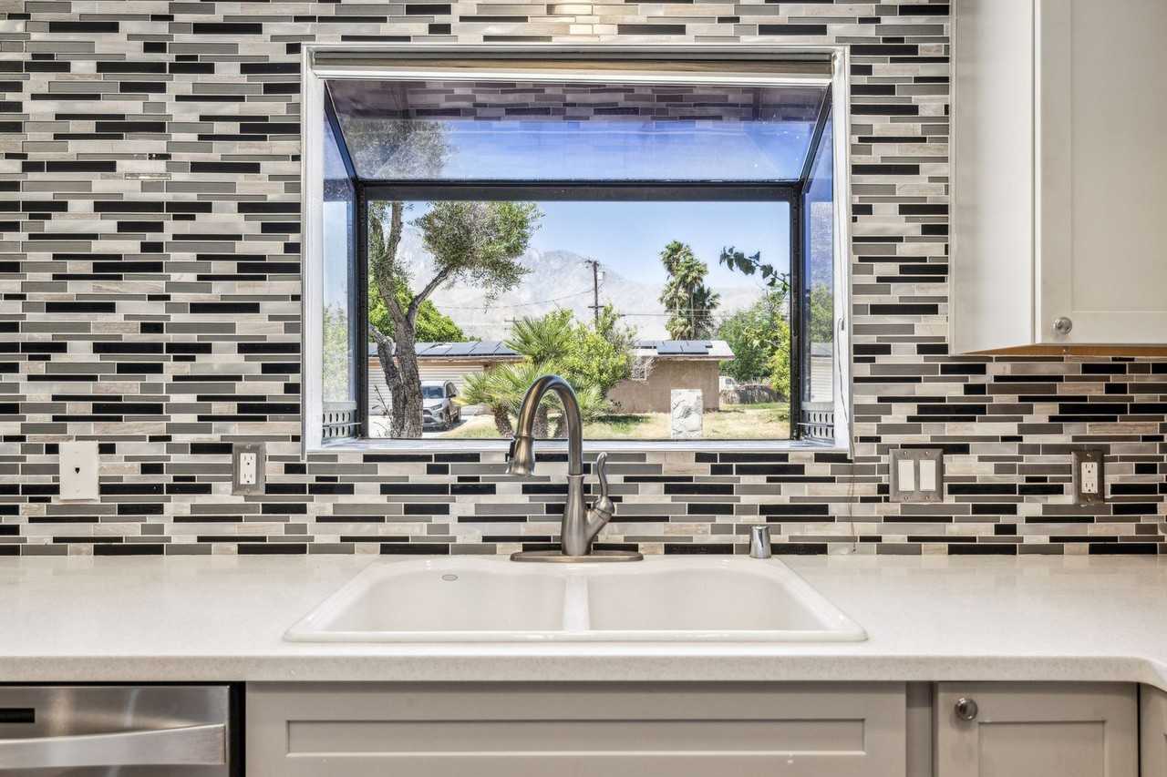 2140 Acacia Rd E - Photo 5 of 50