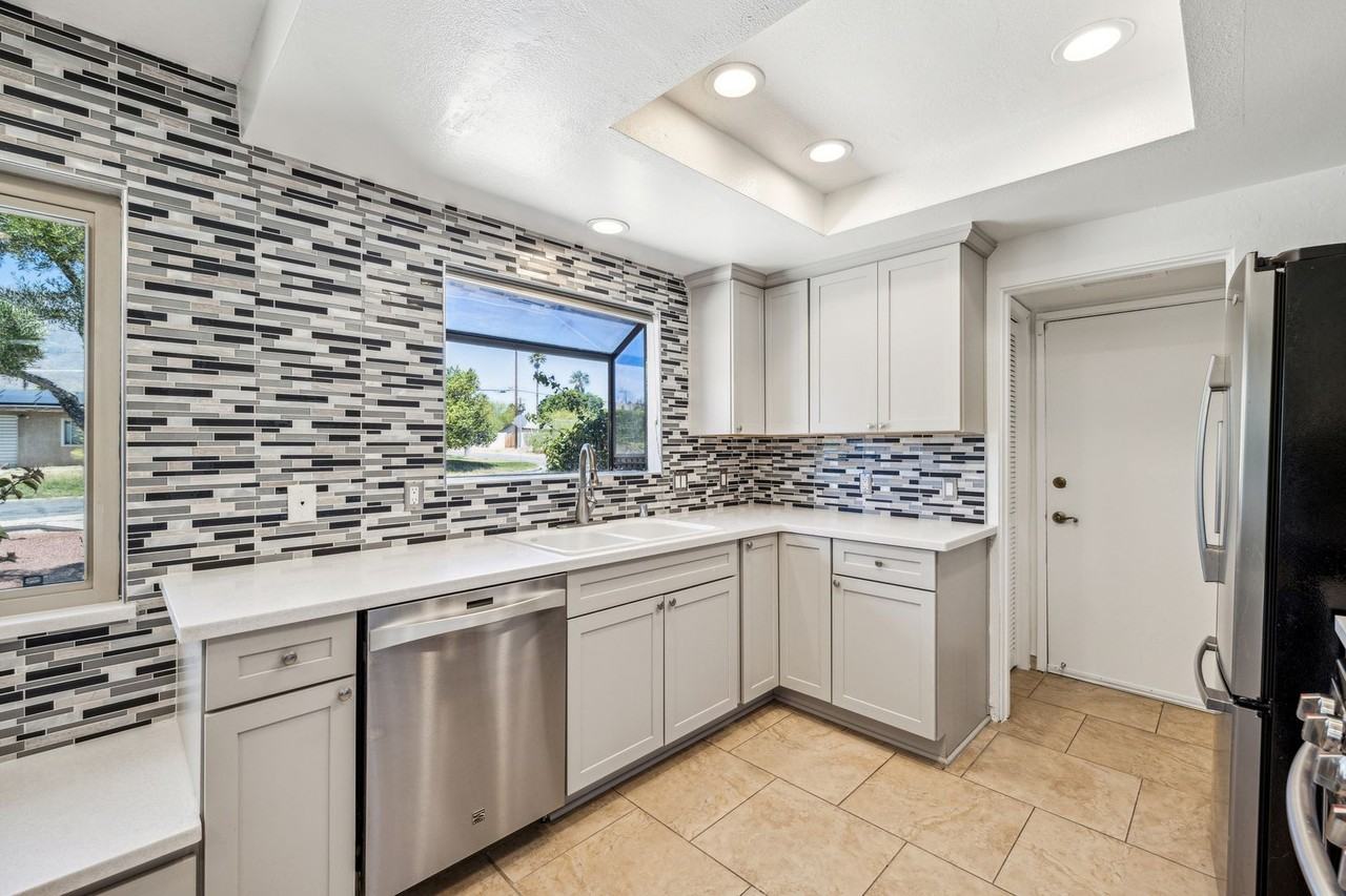 2140 Acacia Rd E - Photo 7 of 50