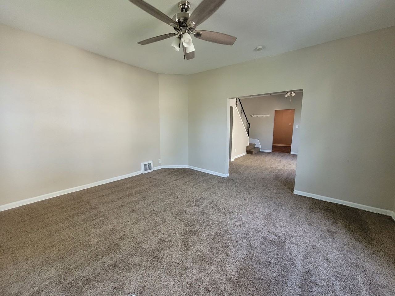 1525 Des Moines St - Photo 7 of 20