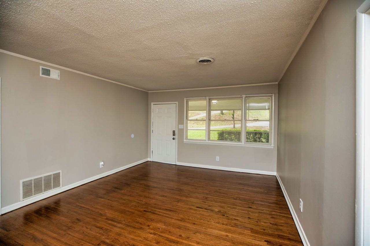 118 Nottingham Ct - Photo 7 of 12