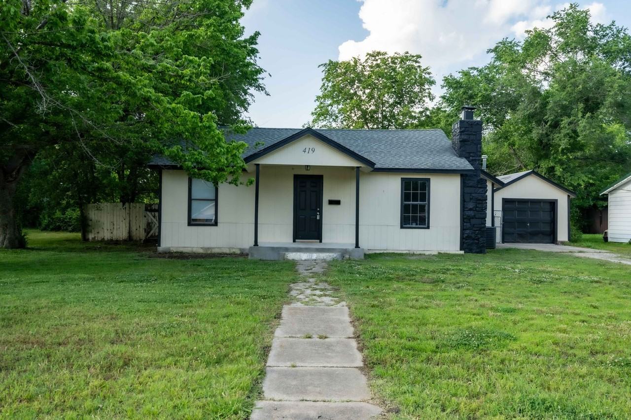 419 E Pine St - Photo 2 of 14