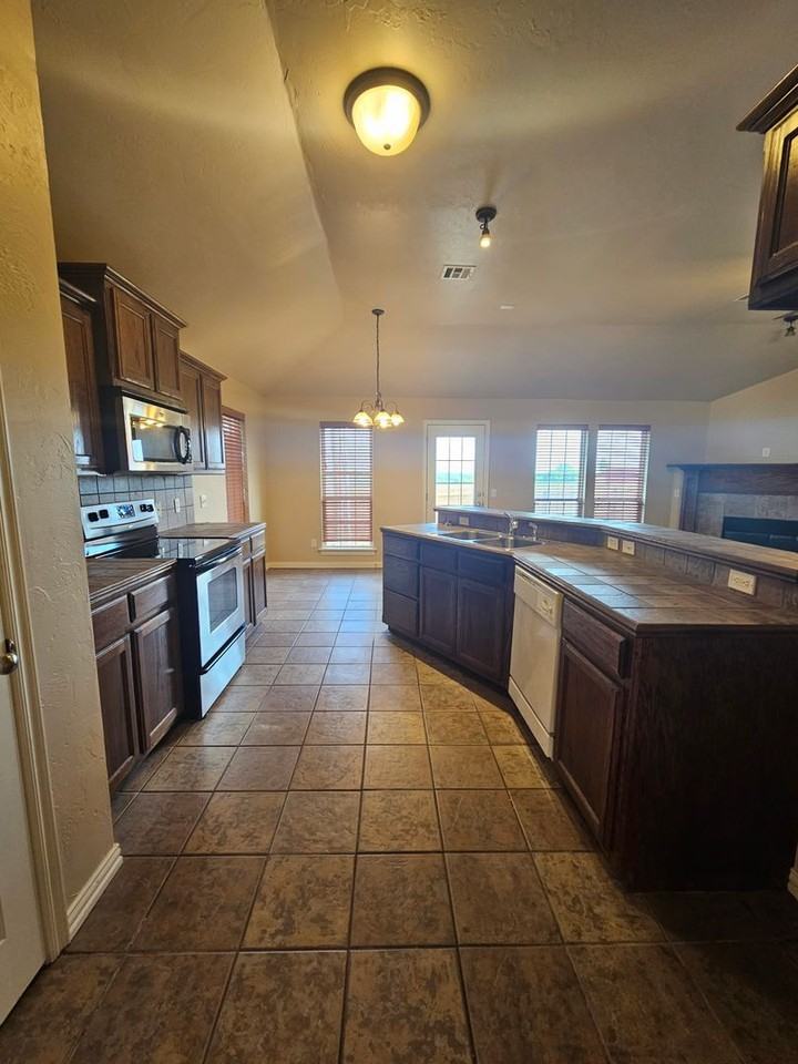 221 Dollina Ct - Photo 5 of 19
