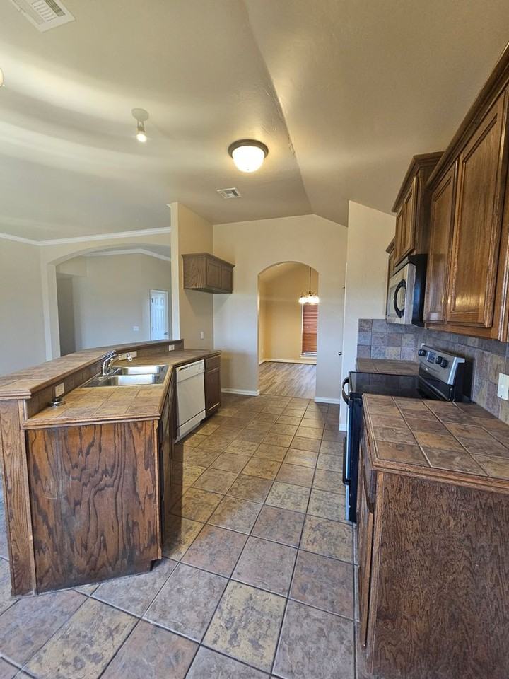 221 Dollina Ct - Photo 6 of 19