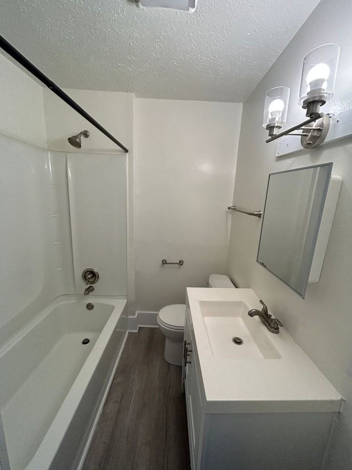 183-185 S Eureka Ave - Photo 3 of 19