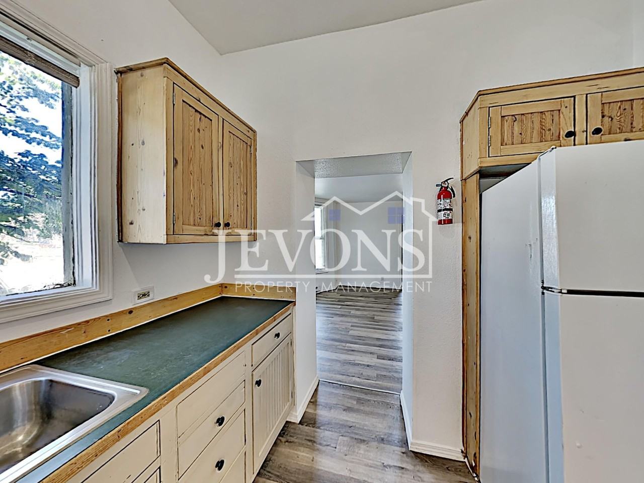 215 N Chestnut St Toppenish, WA 98948 - Photo 3 of 27