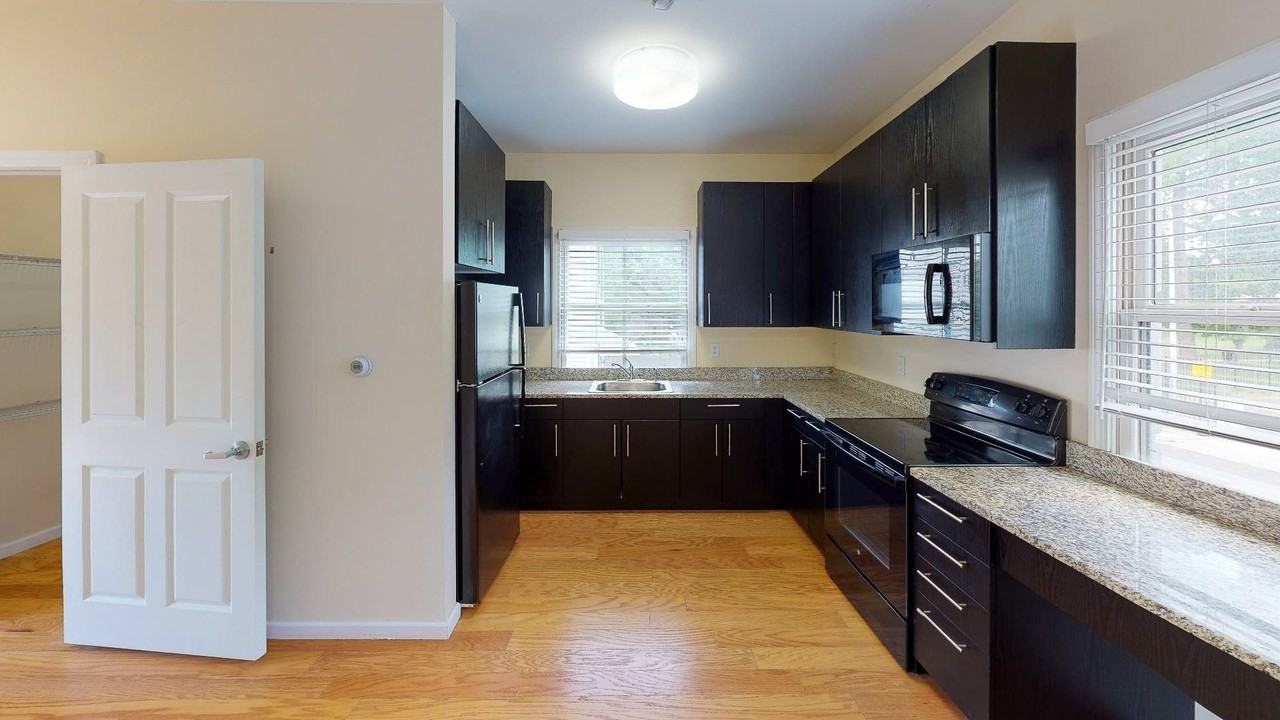 Golden Hill Street Apartments - Photo 5 of 11