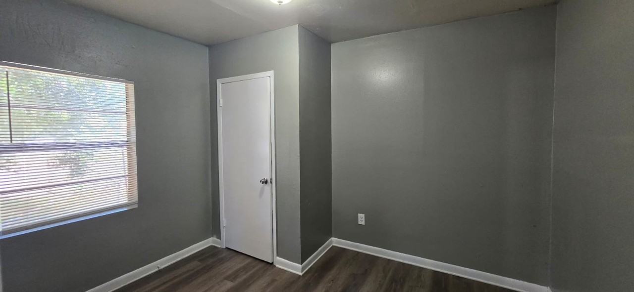 829 Texas Ave - Photo 3 of 10